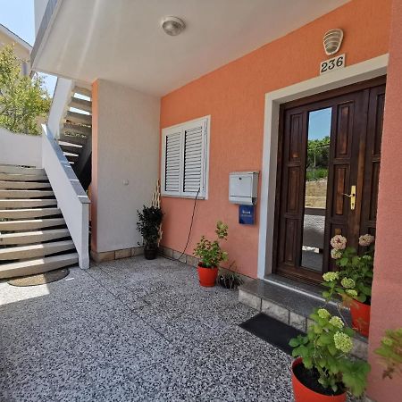 Apartment Martina Banjol Exterior photo