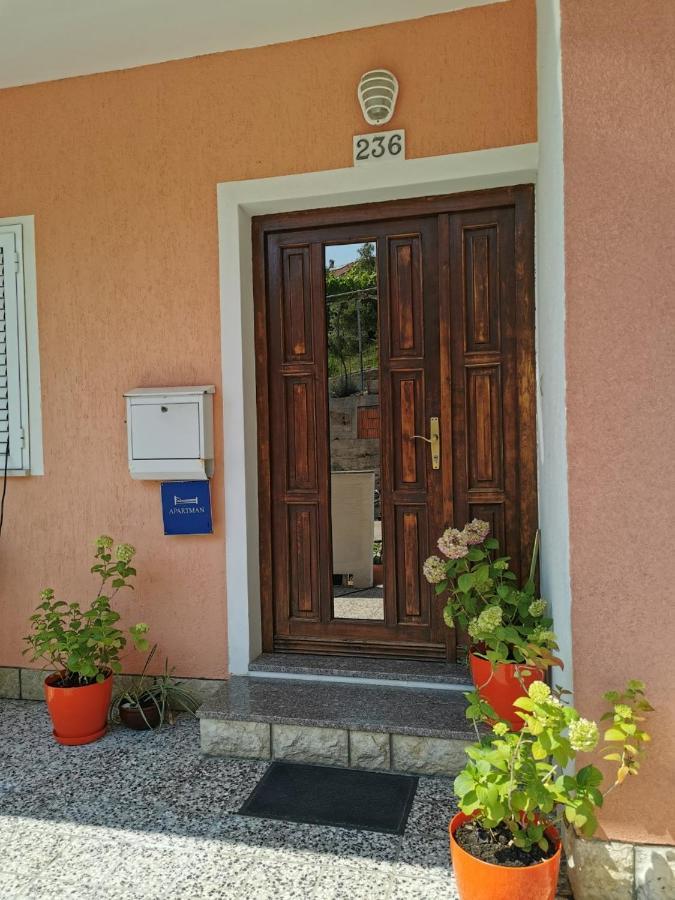 Apartment Martina Banjol Exterior photo