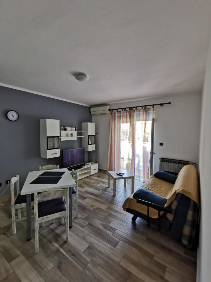 Apartment Martina Banjol Exterior photo
