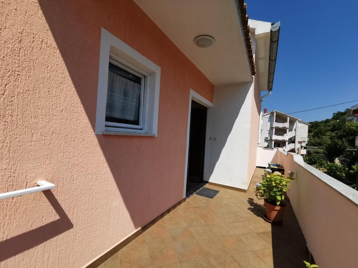 Apartment Martina Banjol Exterior photo