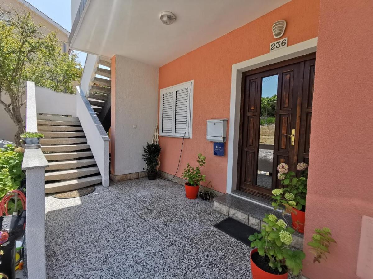 Apartment Martina Banjol Exterior photo