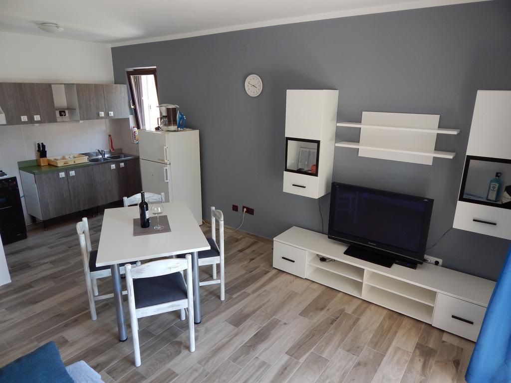 Apartment Martina Banjol Exterior photo