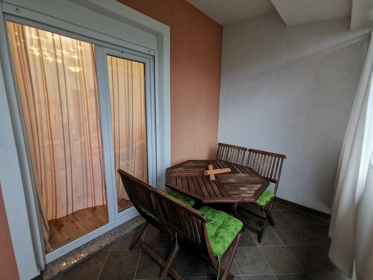 Apartment Martina Banjol Exterior photo
