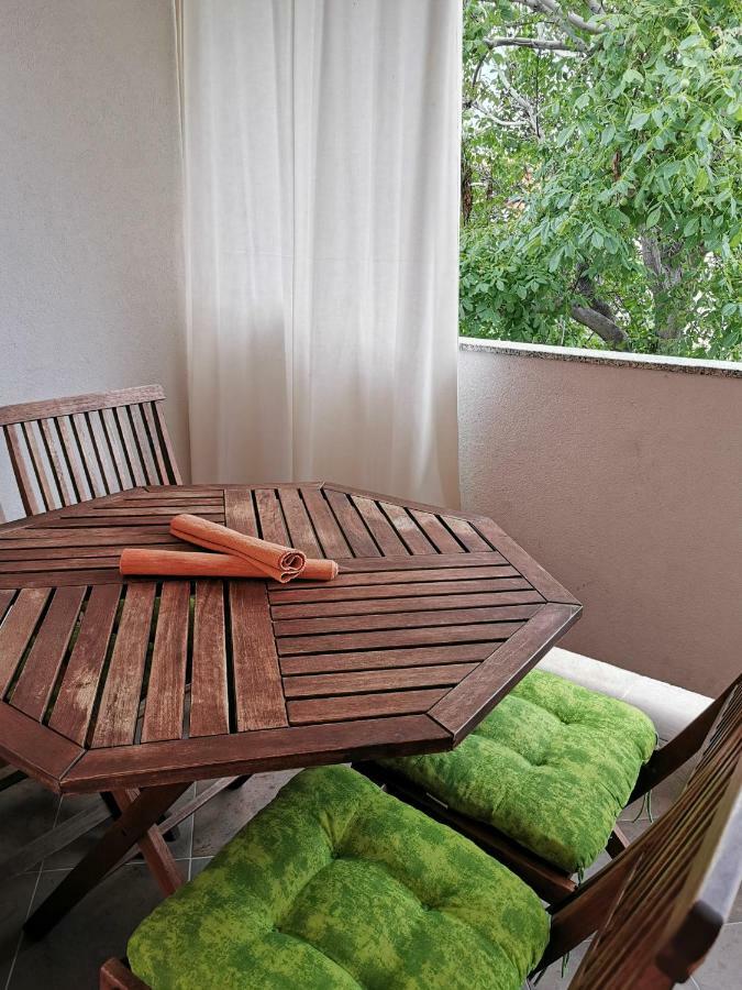Apartment Martina Banjol Exterior photo